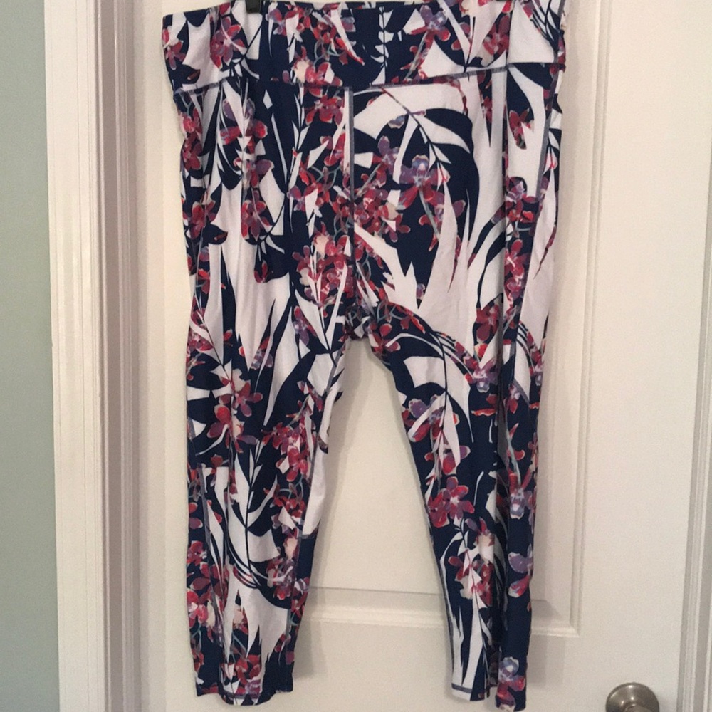 Fabletics Floral Capri